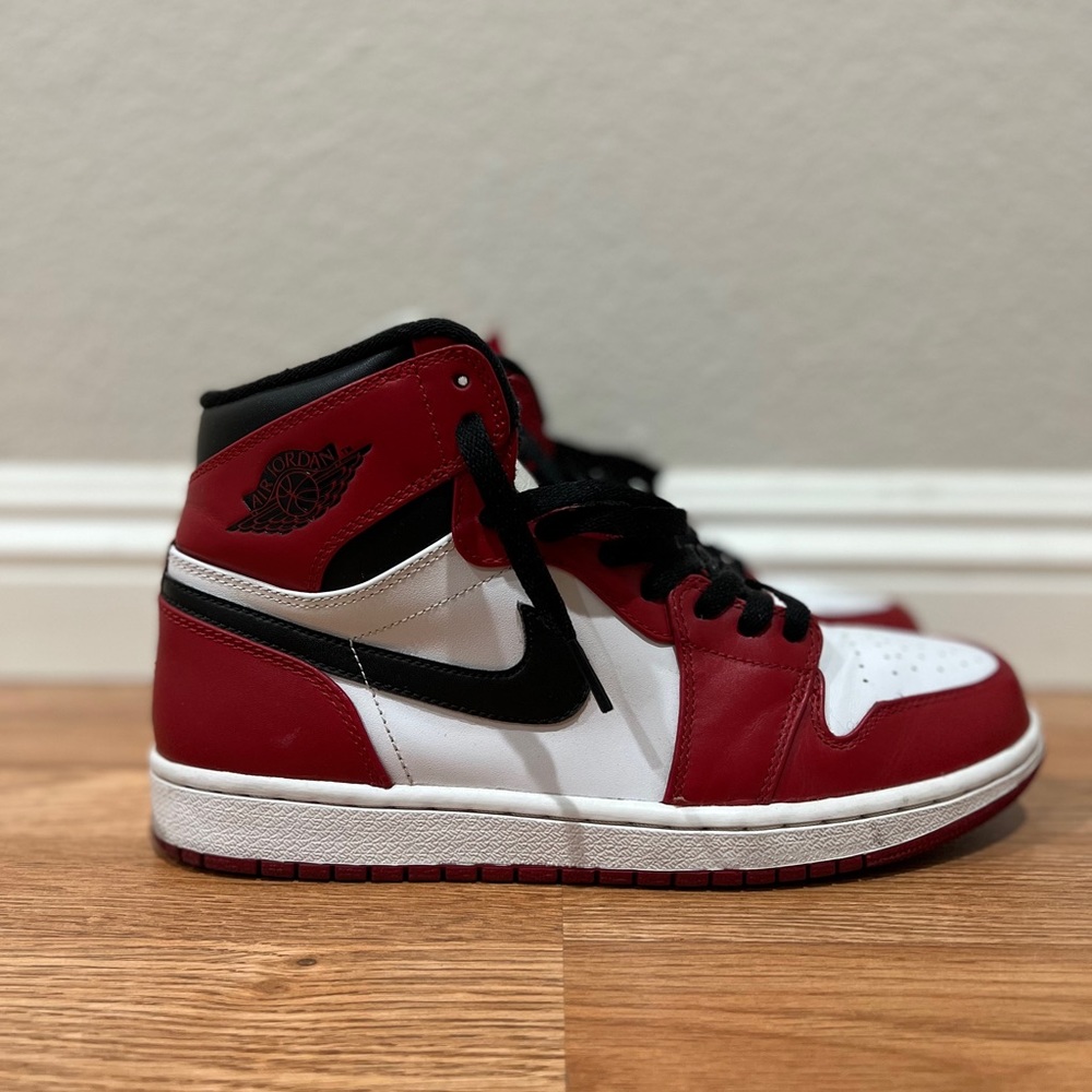 Nike Jordan Chicago 1 High in Red and Black Size 8